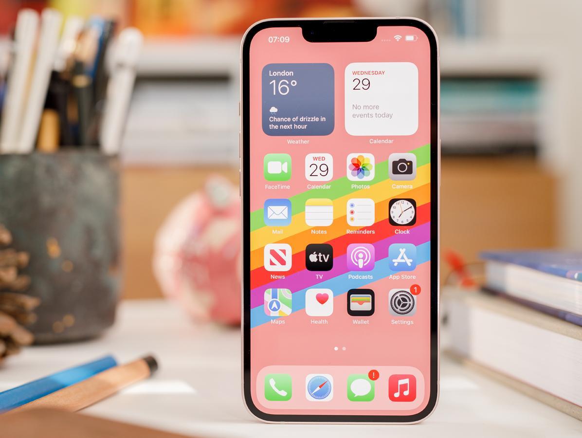 Apple iPhone 13 (128GB)