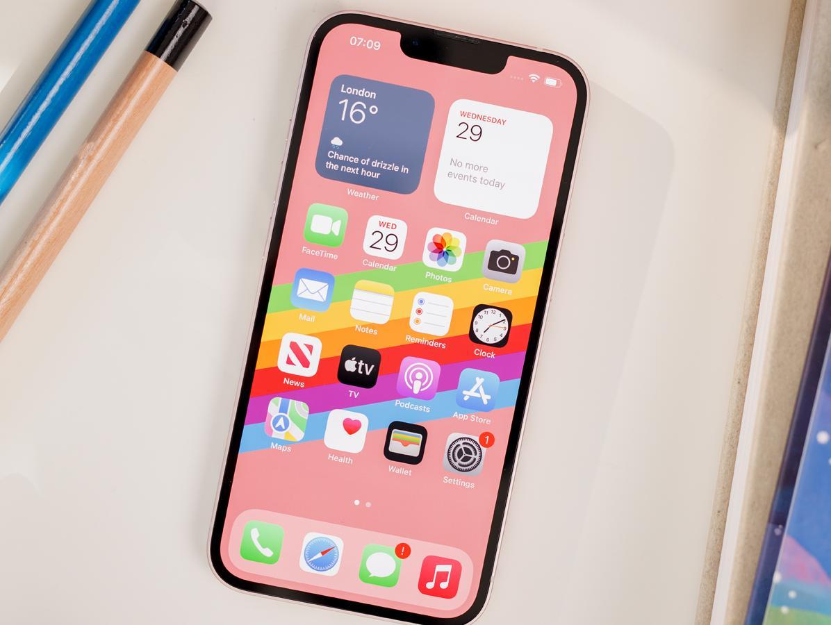 Apple iPhone 13 (256GB) - SIM-free