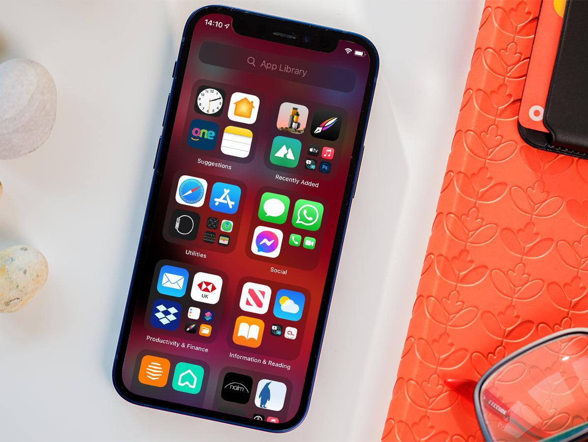 Apple iPhone 12 Mini + Nintendo Switch