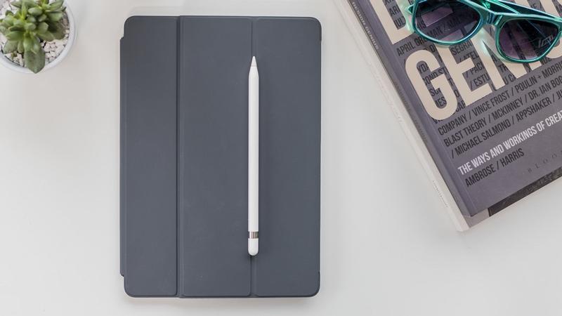 iPad Air 2019 case and pencil