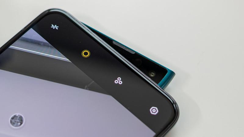 Oppo Reno 2 pop up camera