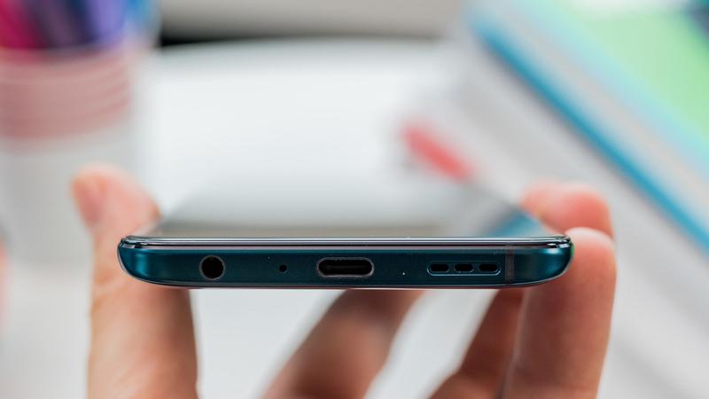 Oppo Reno 2 connectivity and audio