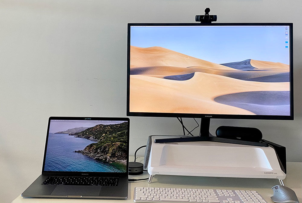 Startech Multiport Mini Dock display