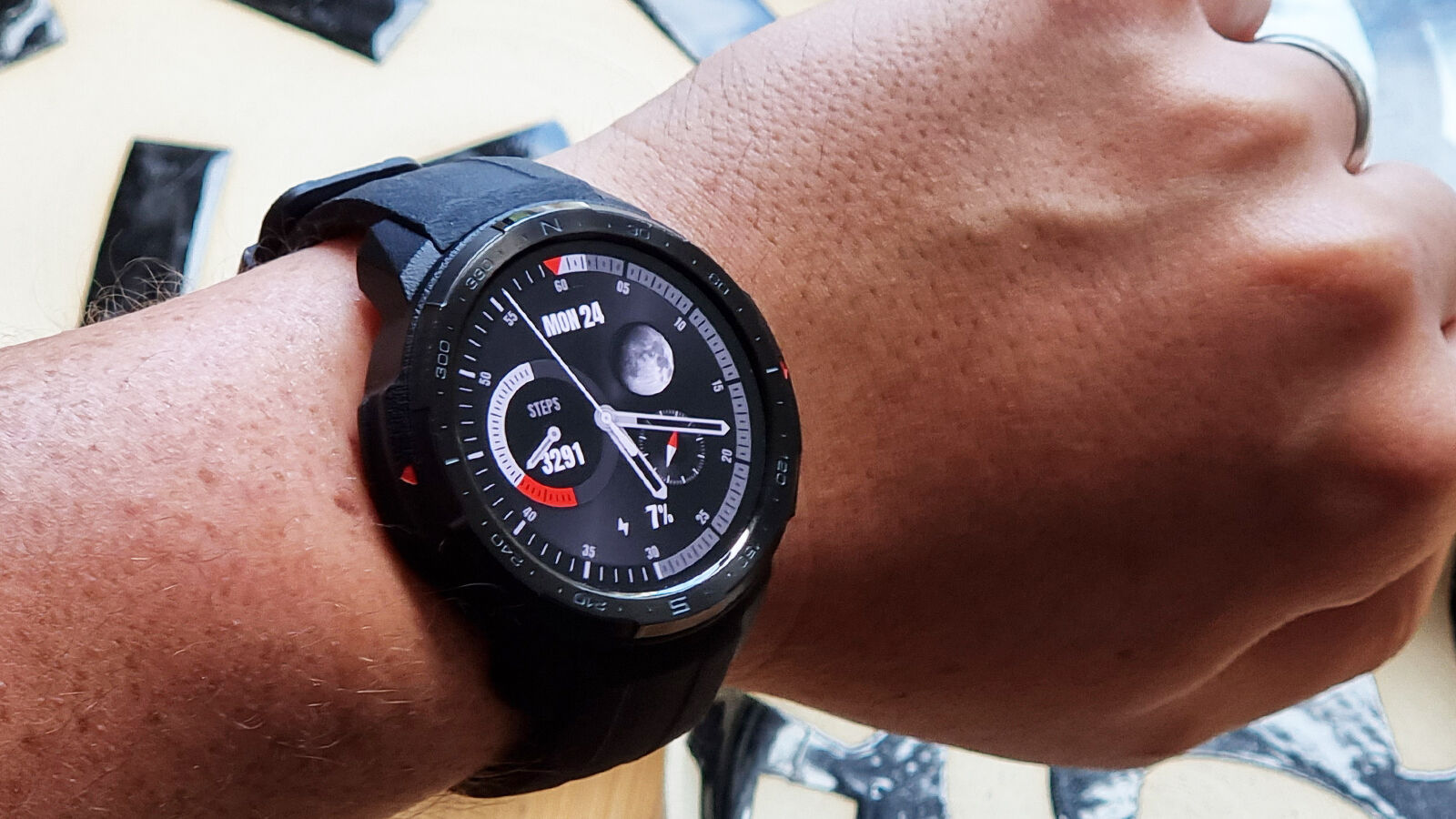 HONOR watch GS Pro Review: urban adventurer