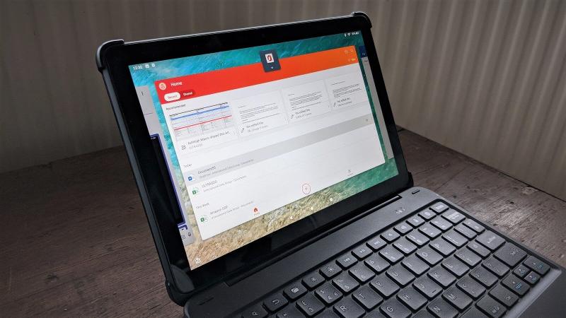 Fire HD 10 (2021) multi-tasking
