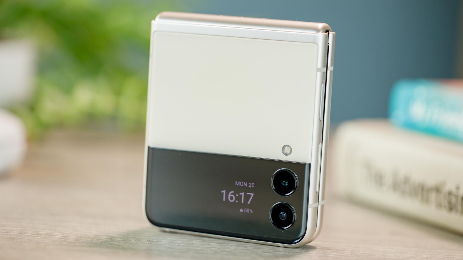 Samsung Galaxy Z Flip 4 - August 2022